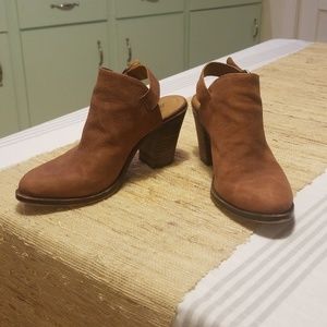 Lucky Brand Cose Toed Heels